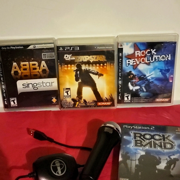 Rock Band Microphone and Games Bundle - Microphone and 4 Games - Picture 2 of 6